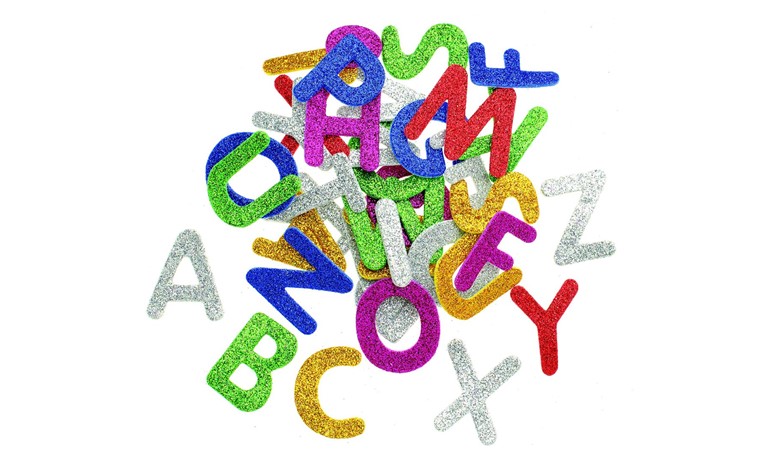 Schuimrubber glitter letters 4cm zelfklevend 52 Stk