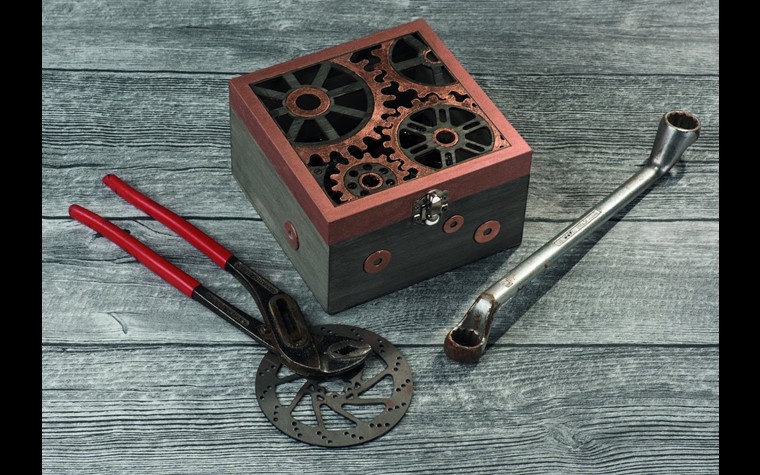 Holzbox mit Motiv Räder 10,8x10,8x8cm