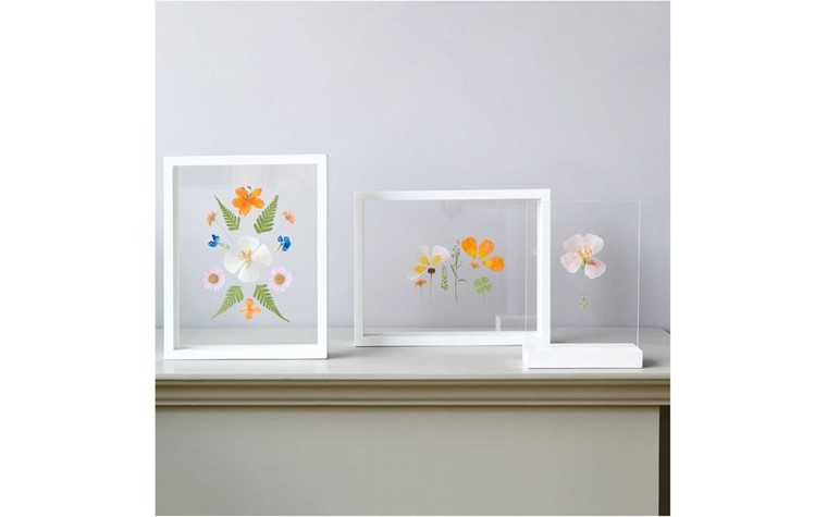 Wooden display natural with double acrylic plate 13x18