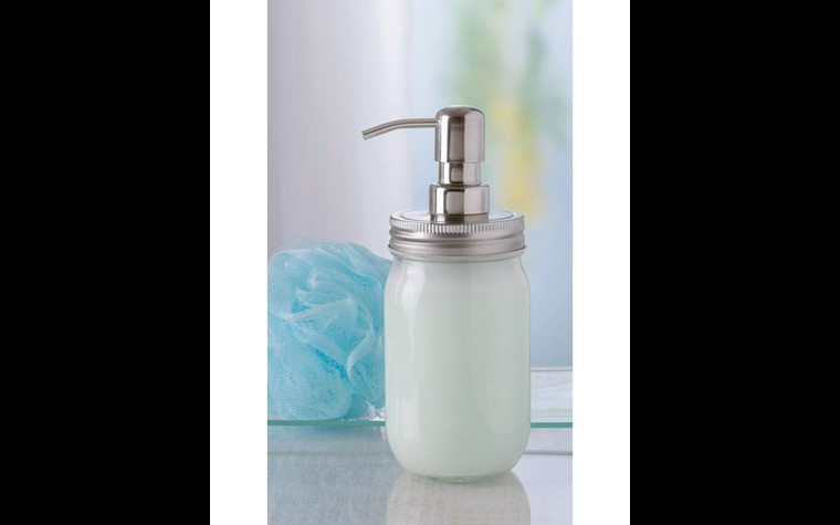 Soap dispenser lid with pump